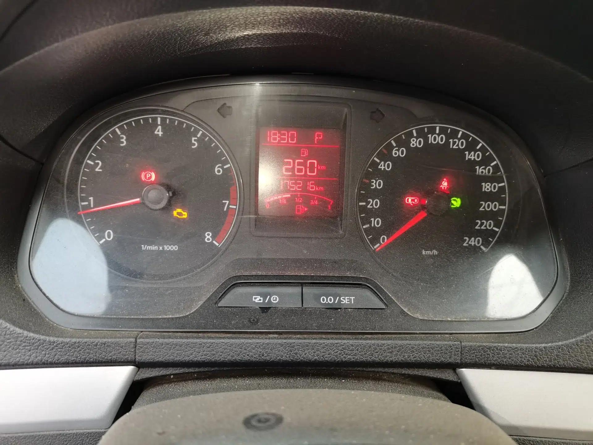 Volkswagen Jetta 2013 1.6L Automatic Comfort Model — миниатюра 11