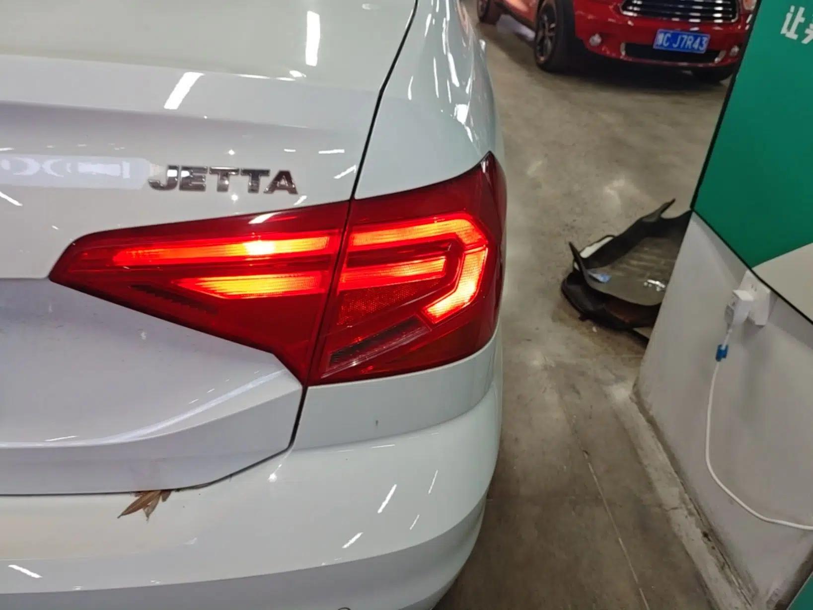 Volkswagen Jetta 2019 Dream Edition 1.4L Manual Fashion Version — миниатюра 9