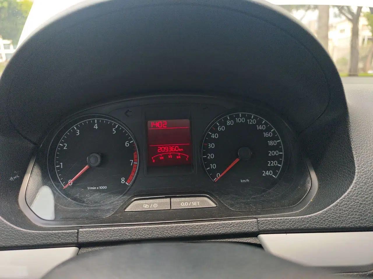 Volkswagen Jetta 2015 1.6L Manual Comfort Model — миниатюра 11