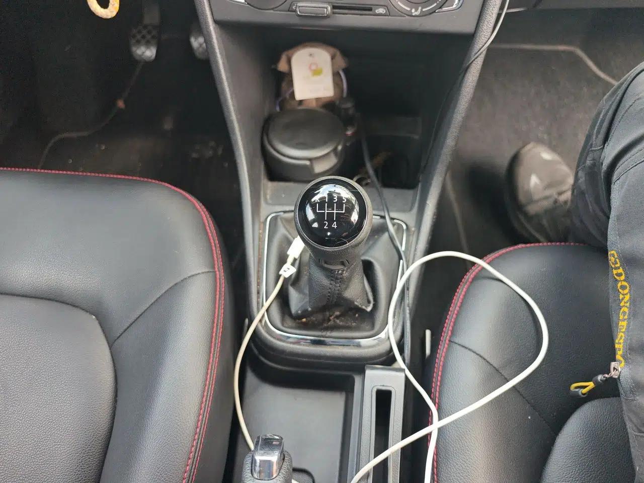 Volkswagen Jetta 2015 1.6L Manual Comfort Model — миниатюра 14