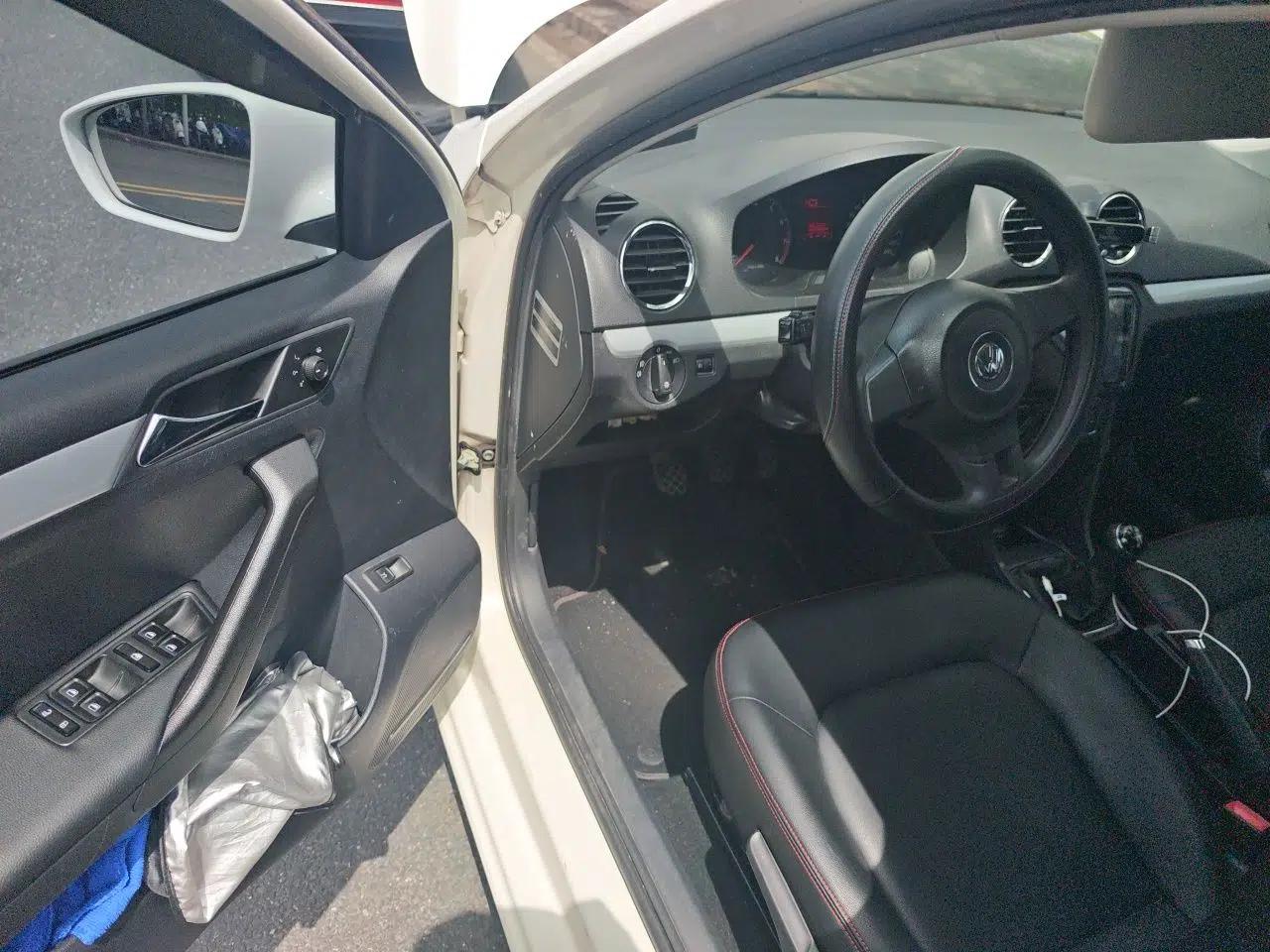 Volkswagen Jetta 2015 1.6L Manual Comfort Model — миниатюра 16