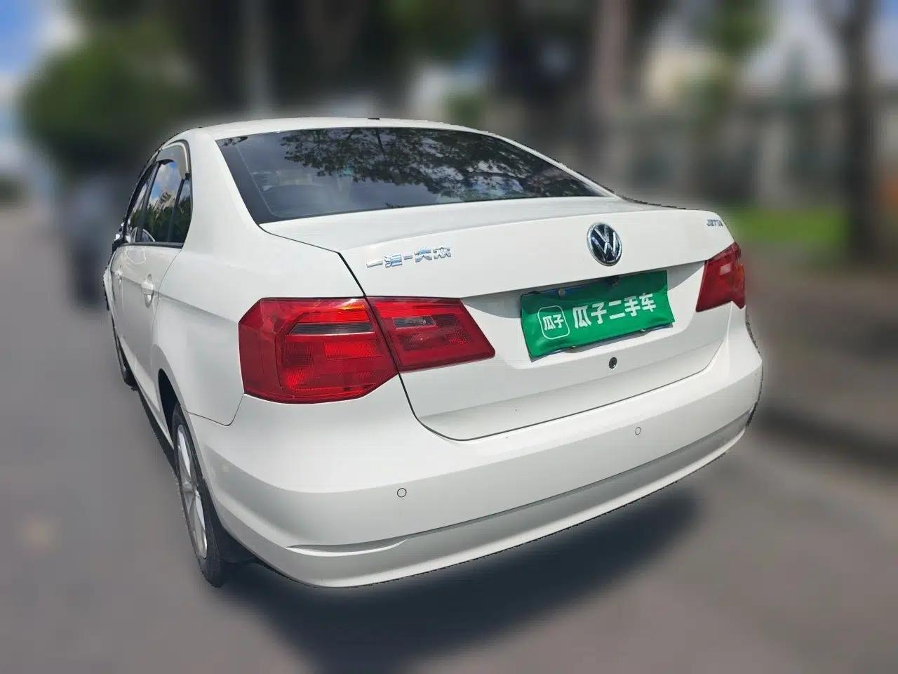Volkswagen Jetta 2015 1.6L Manual Comfort Model — миниатюра 4