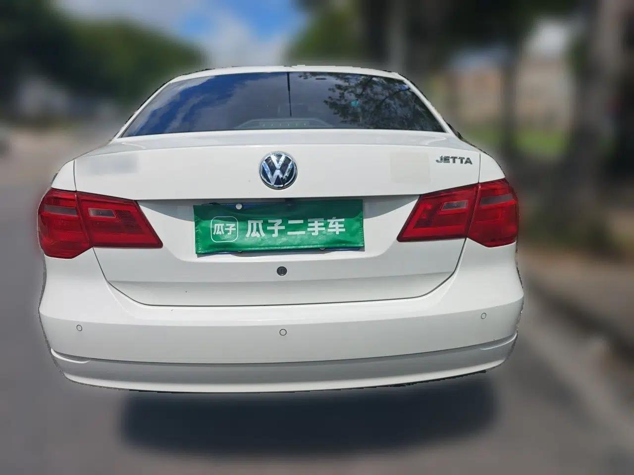 Volkswagen Jetta 2015 1.6L Manual Comfort Model — миниатюра 5