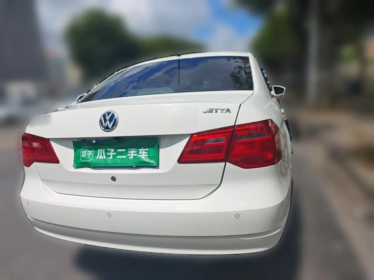 Volkswagen Jetta 2015 1.6L Manual Comfort Model — миниатюра 6