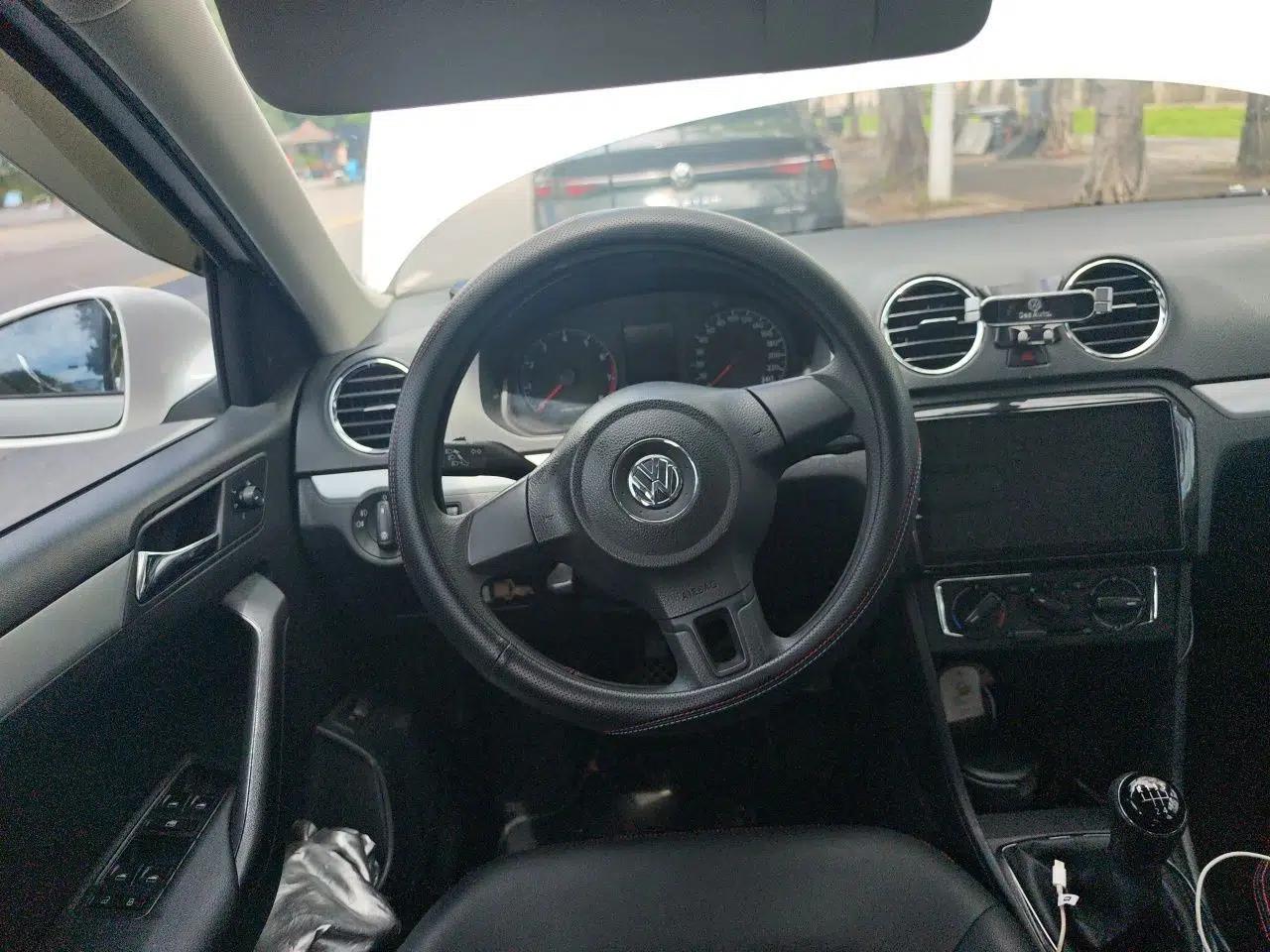 Volkswagen Jetta 2015 1.6L Manual Comfort Model — миниатюра 10