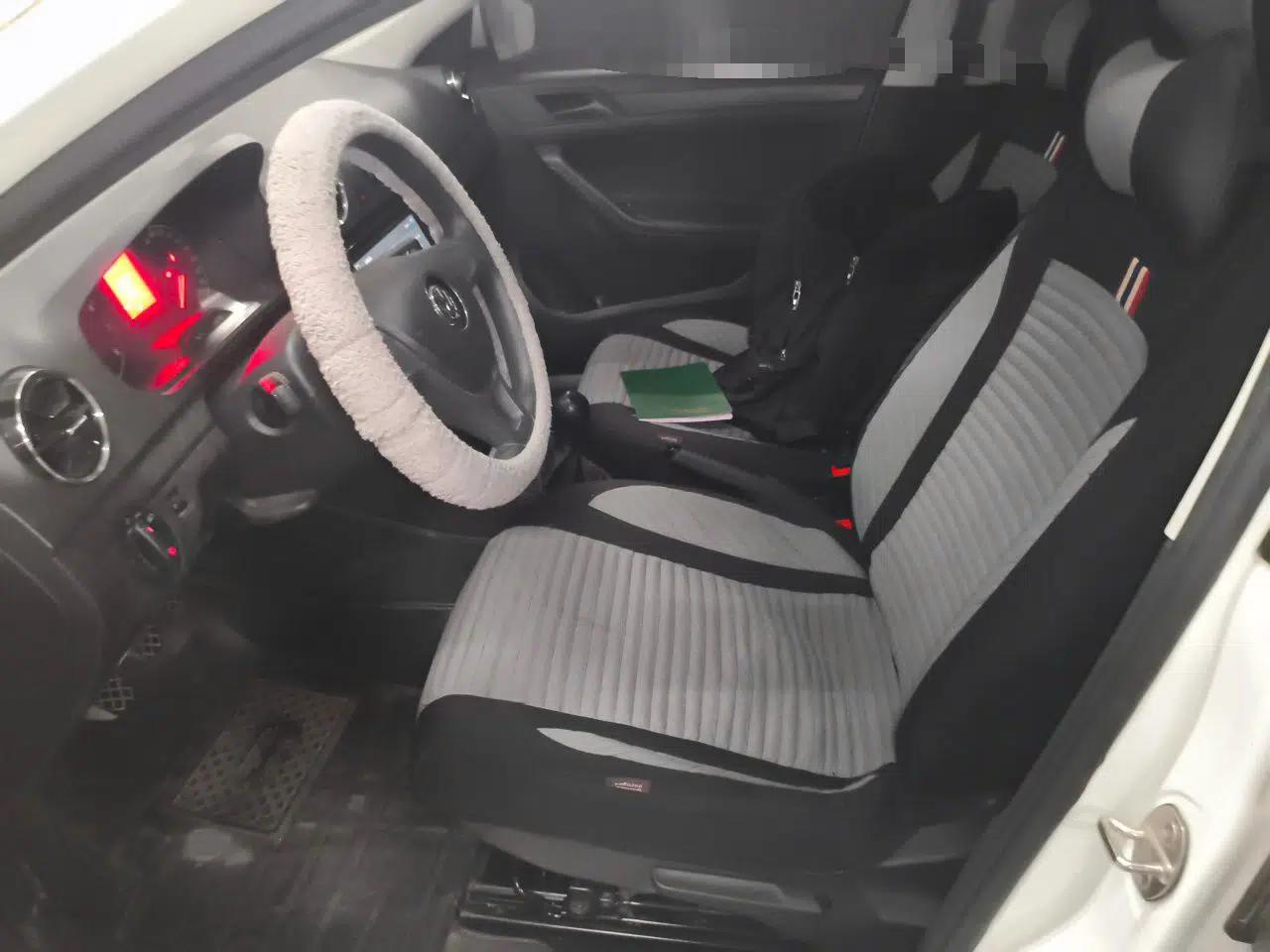 Volkswagen Jetta 2017 1.4L Manual Fashion Edition — миниатюра 15
