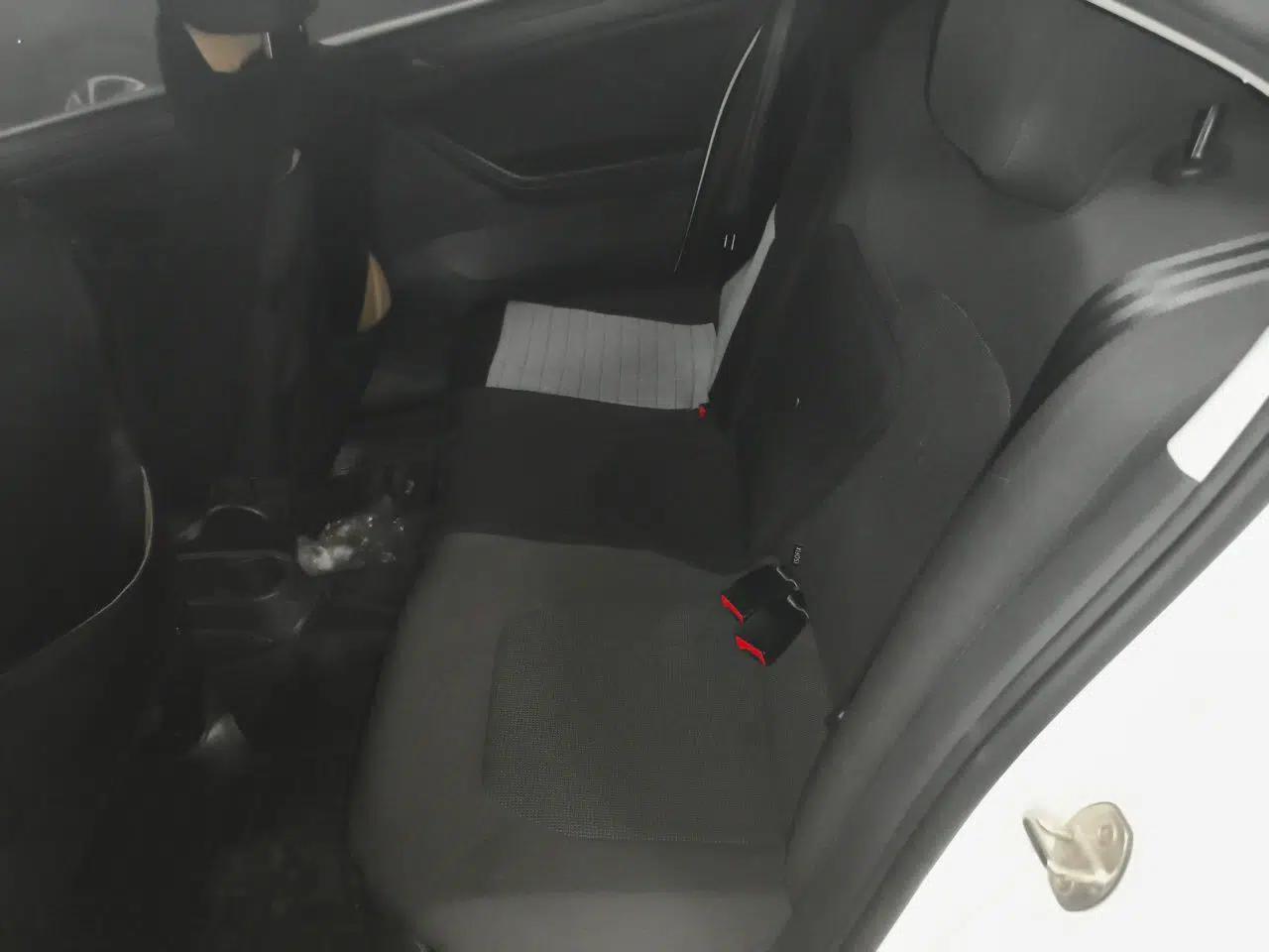 Volkswagen Jetta 2017 1.4L Manual Fashion Edition — миниатюра 17