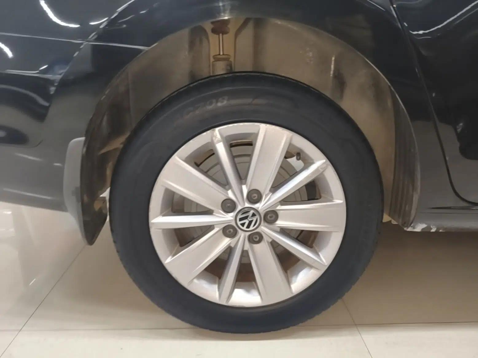 Volkswagen Jetta 2015 1.6L Automatic Comfort Model — миниатюра 11