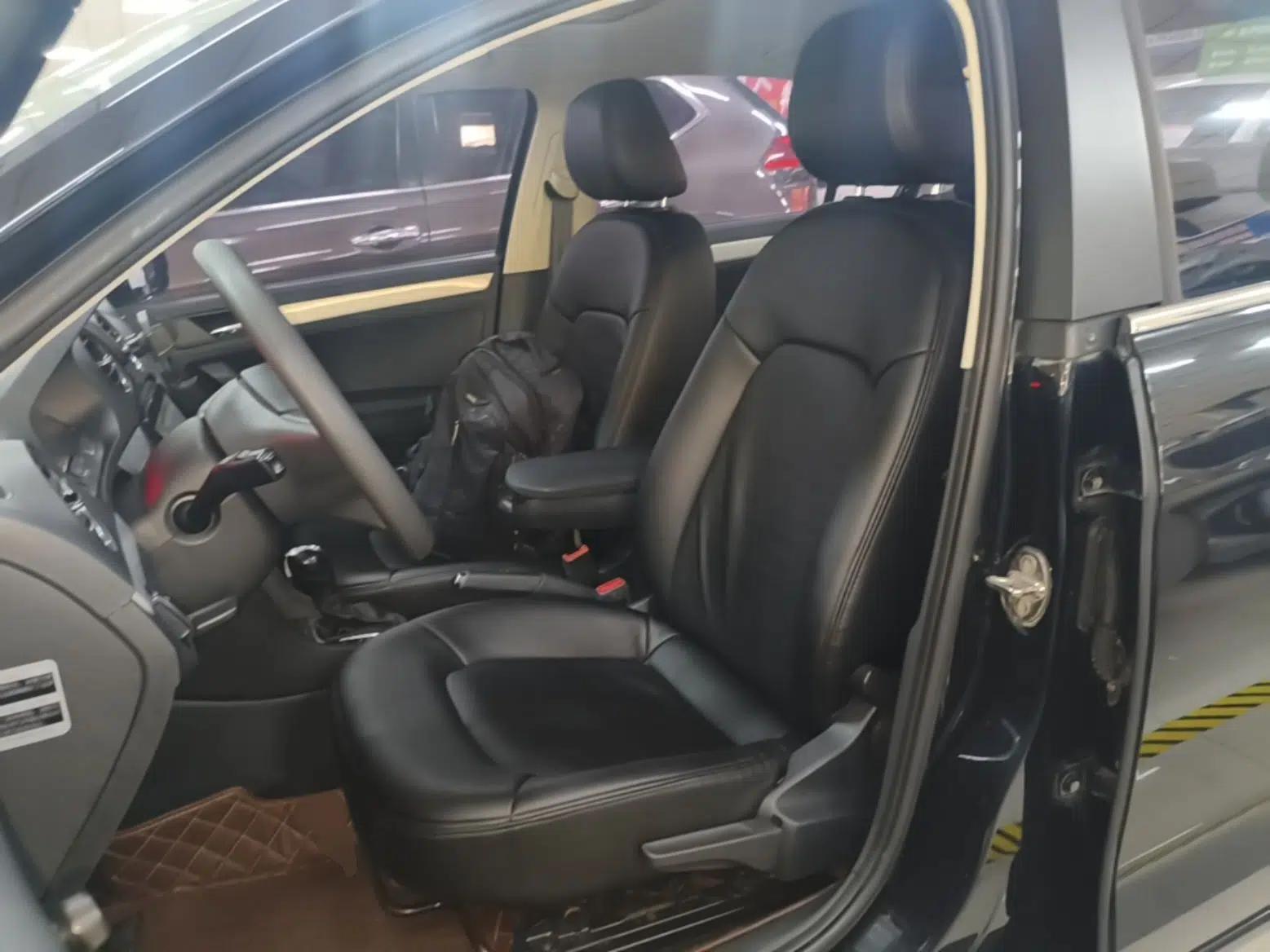 Volkswagen Jetta 2015 1.6L Automatic Comfort Model — миниатюра 17