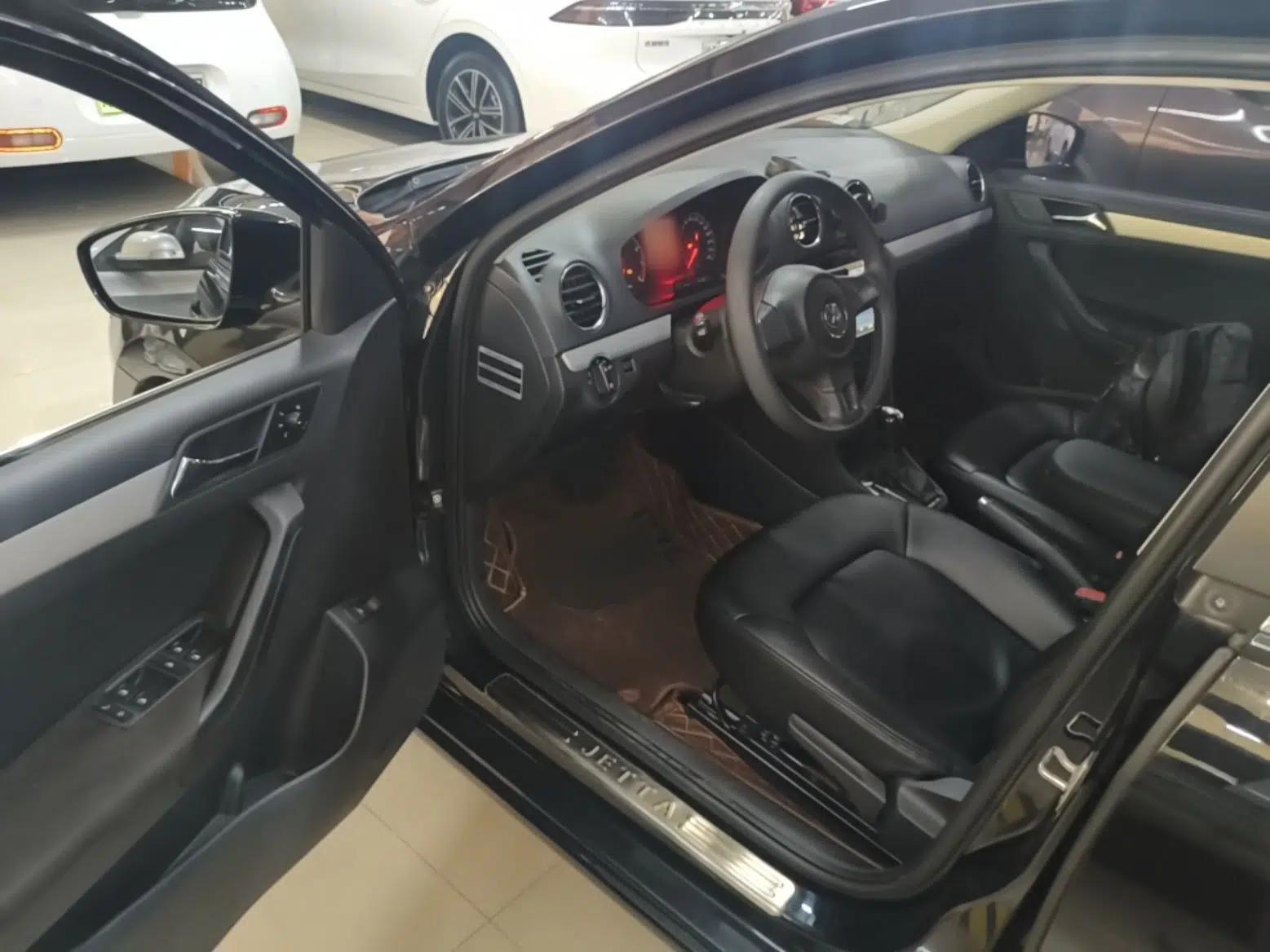Volkswagen Jetta 2015 1.6L Automatic Comfort Model — миниатюра 18