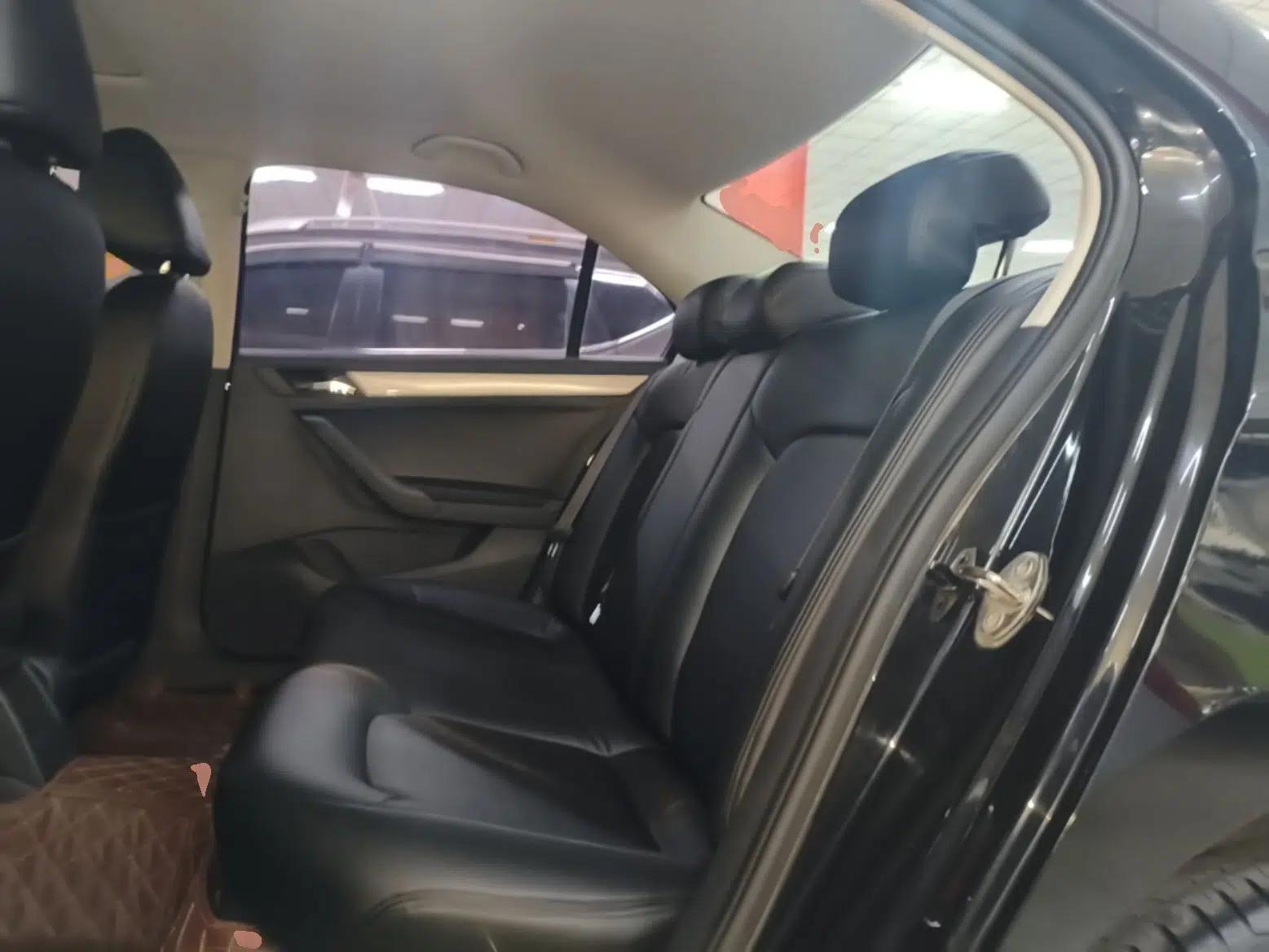 Volkswagen Jetta 2015 1.6L Automatic Comfort Model — миниатюра 20