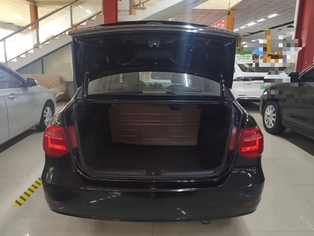 Volkswagen Jetta 2015 1.6L Automatic Comfort Model — миниатюра 22