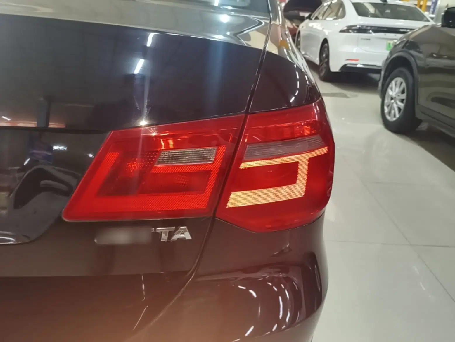Volkswagen Jetta 2015 1.6L Automatic Comfort Model — миниатюра 9
