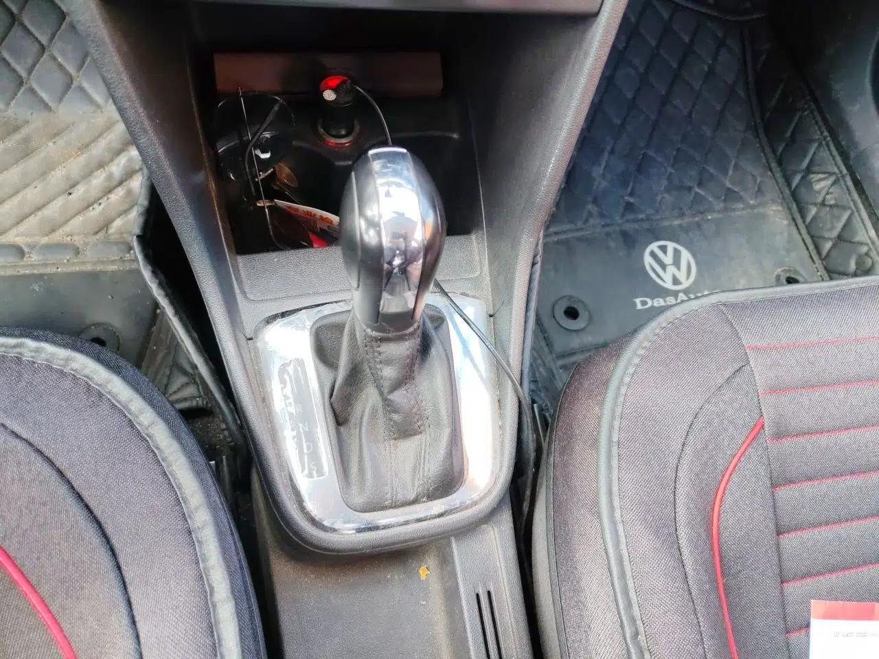 Volkswagen Jetta 2015 Value Edition 1.6L Automatic Fashion Version — миниатюра 13
