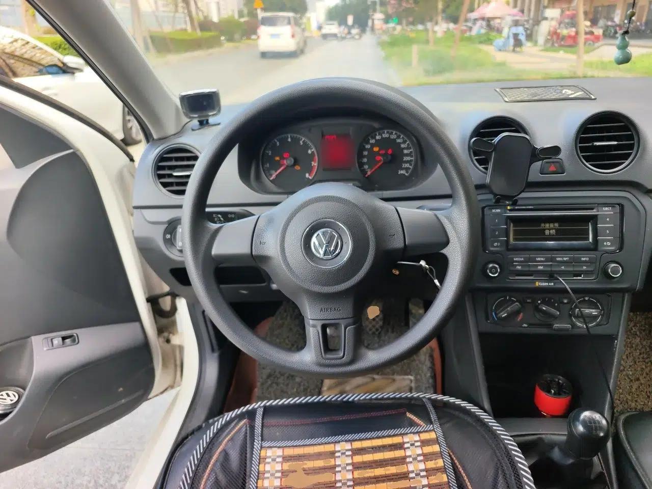 Volkswagen Jetta 2015 Zhuihui Edition 1.4L Manual Fashion Model — миниатюра 7