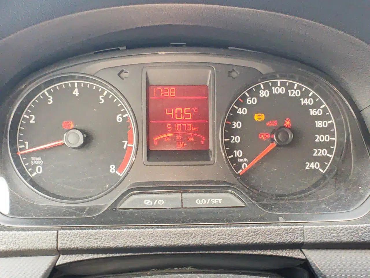 Volkswagen Jetta 2015 Zhuihui Edition 1.4L Manual Fashion Model — миниатюра 8