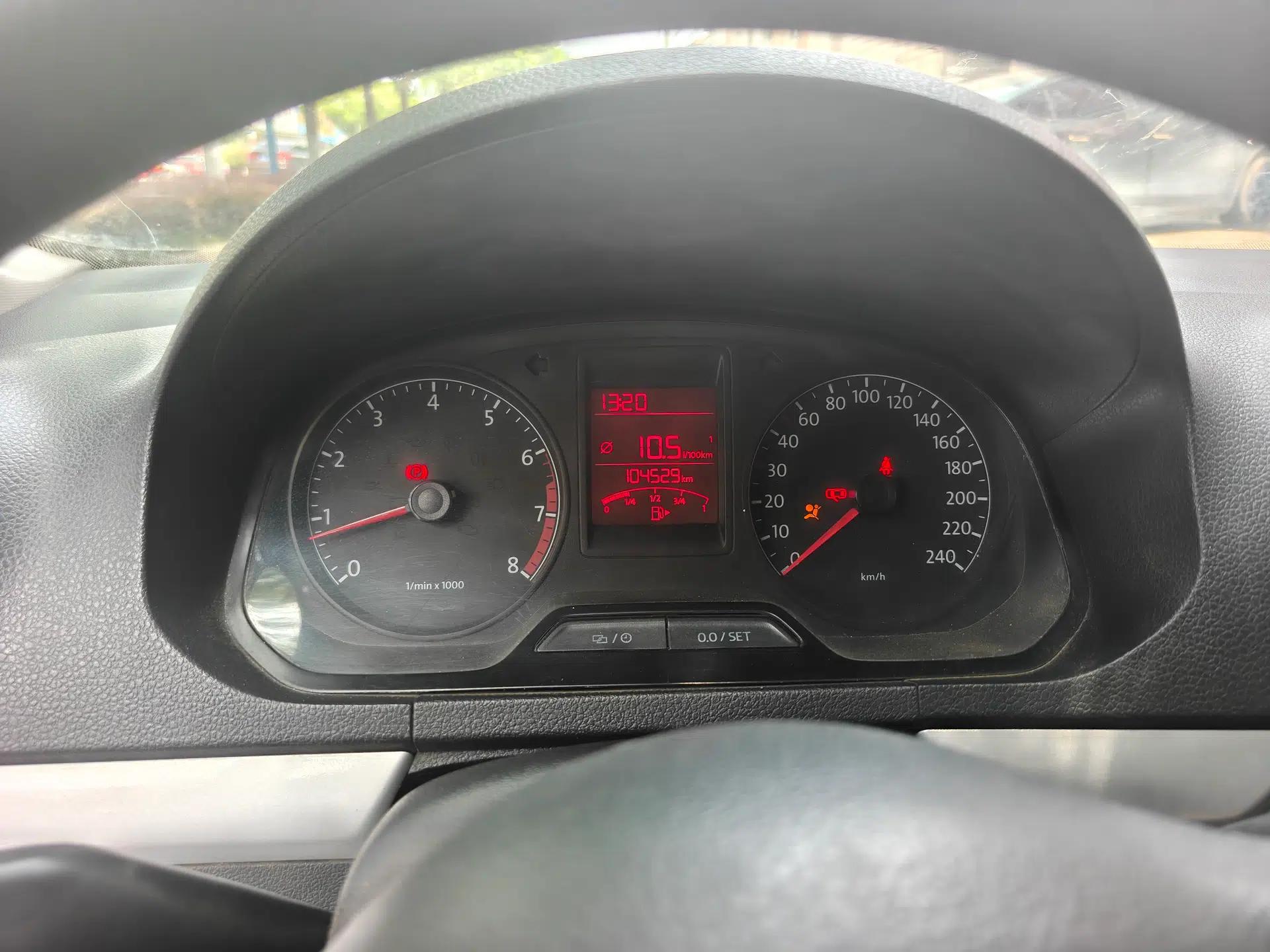 Volkswagen Jetta 2015 1.4L Manual Comfort Model — миниатюра 11