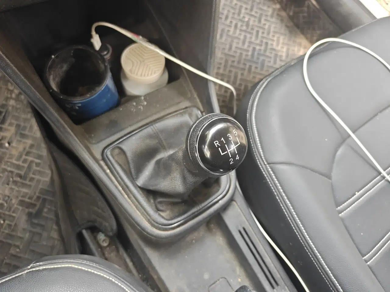 Volkswagen Jetta 2015 1.4L Manual Comfort Model — миниатюра 14