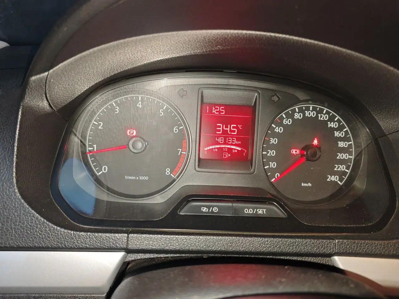 Volkswagen Jetta 2013 1.6L Manual Comfort Model — миниатюра 11