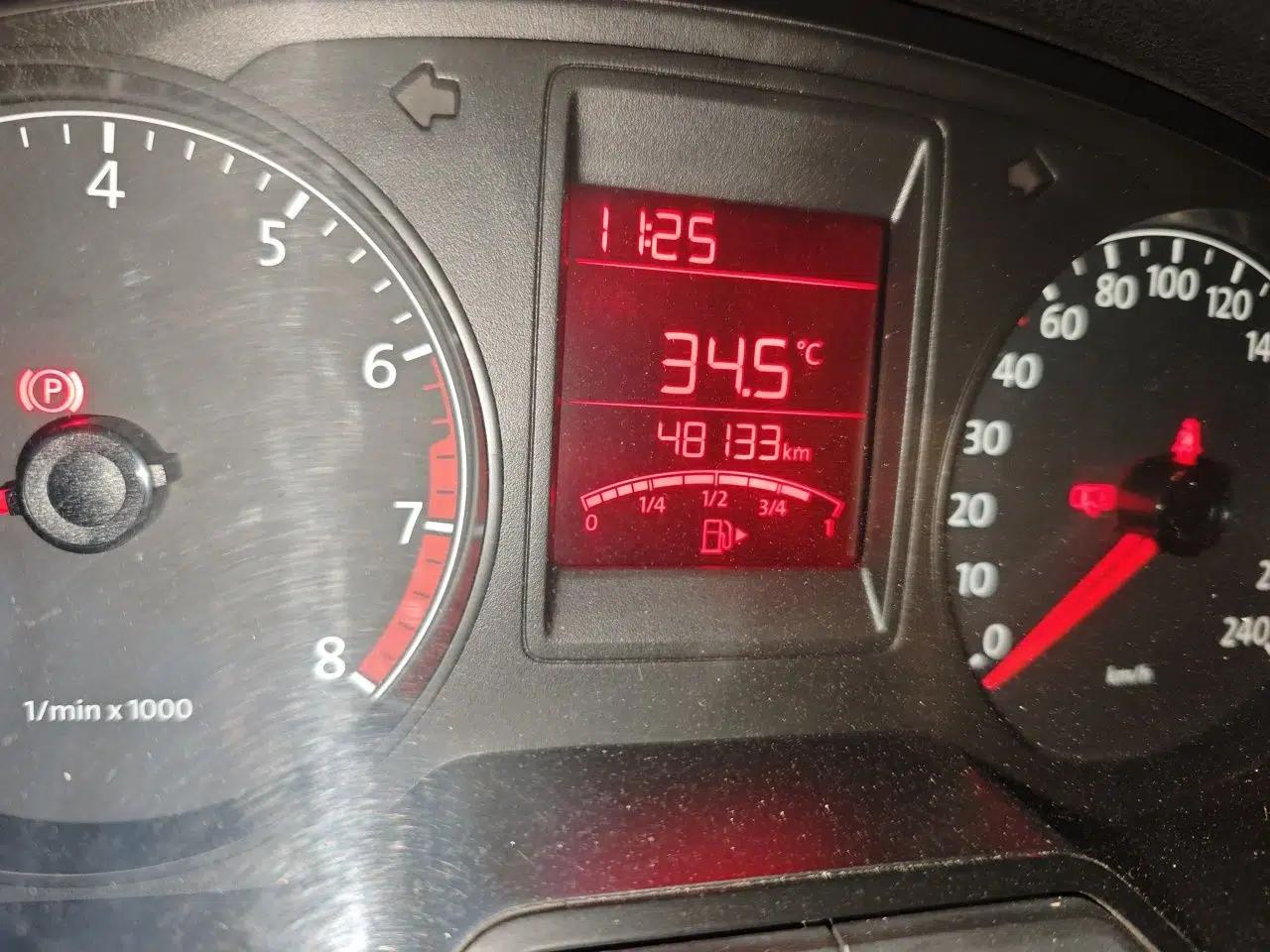 Volkswagen Jetta 2013 1.6L Manual Comfort Model — миниатюра 12