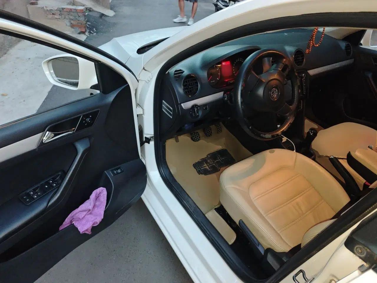 Volkswagen Jetta 2013 1.6L Manual Comfort Model — миниатюра 16