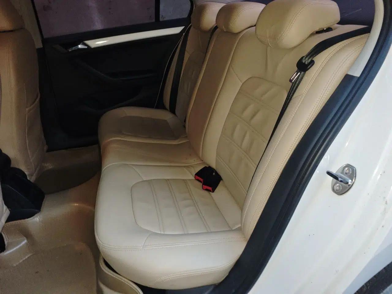Volkswagen Jetta 2013 1.6L Manual Comfort Model — миниатюра 17