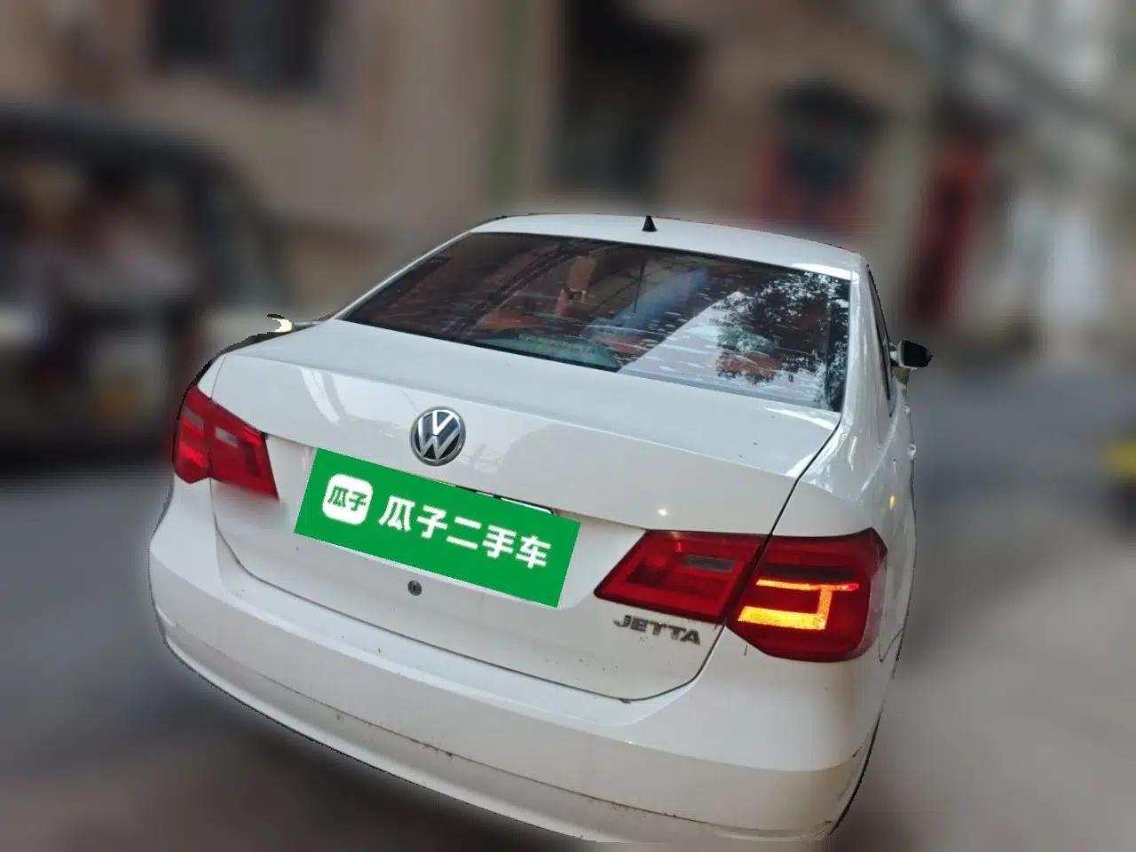 Volkswagen Jetta 2013 1.6L Manual Comfort Model — миниатюра 6