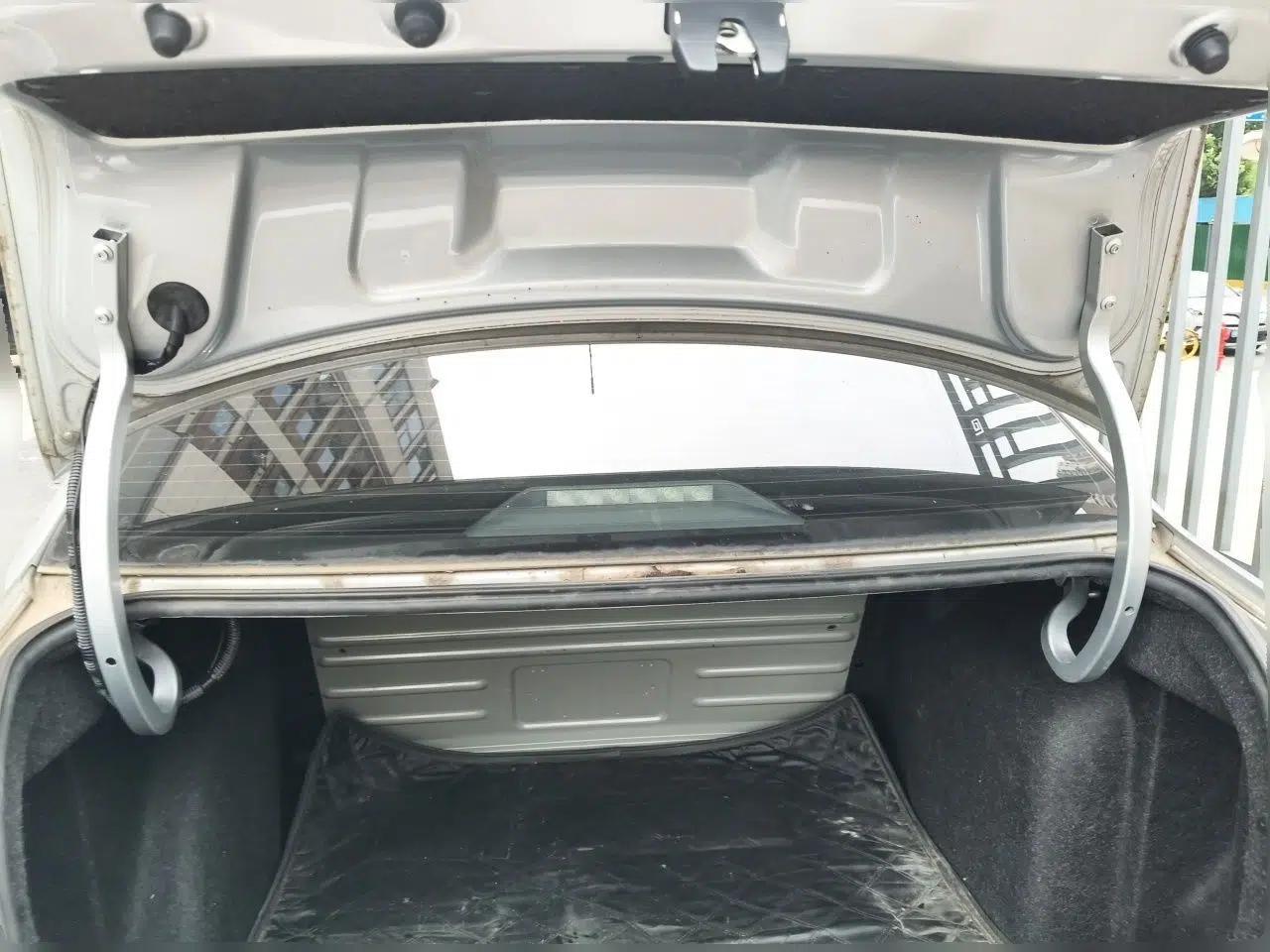 Volkswagen Jetta 2015 Value Edition 1.6L Automatic Comfort Version — миниатюра 15