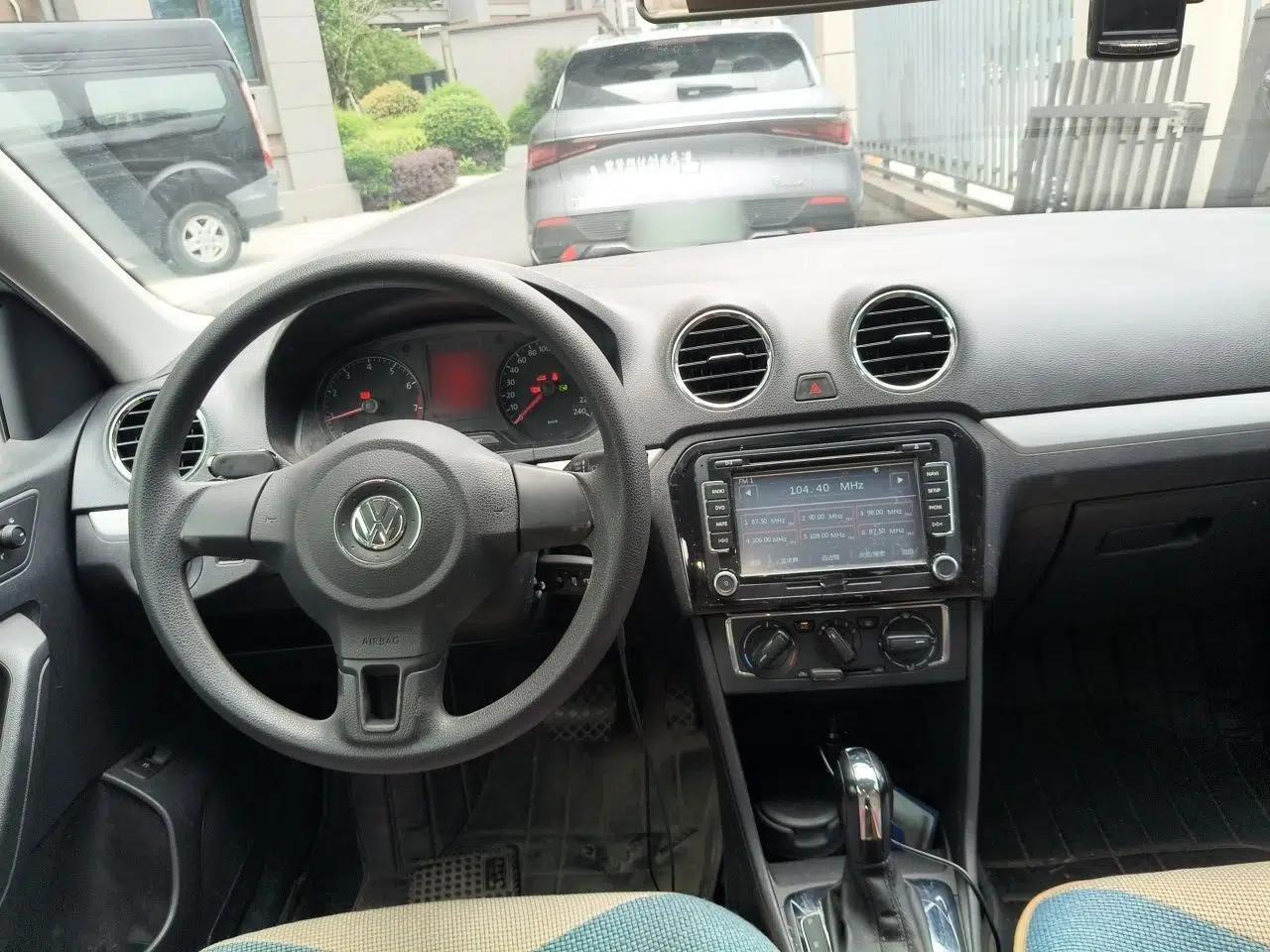 Volkswagen Jetta 2015 Value Edition 1.6L Automatic Comfort Version — миниатюра 8