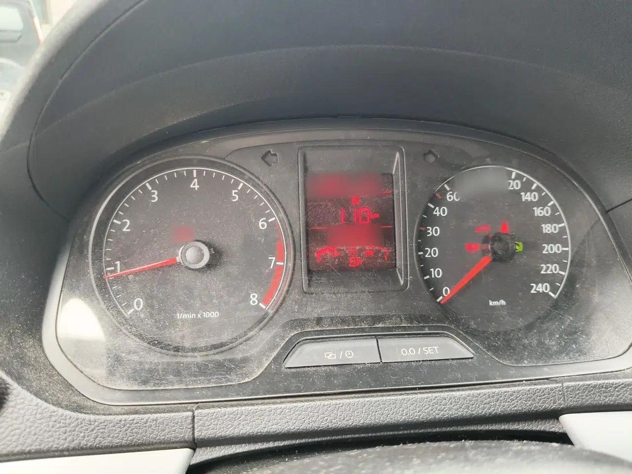 Volkswagen Jetta 2015 Value Edition 1.6L Automatic Comfort Version — миниатюра 9