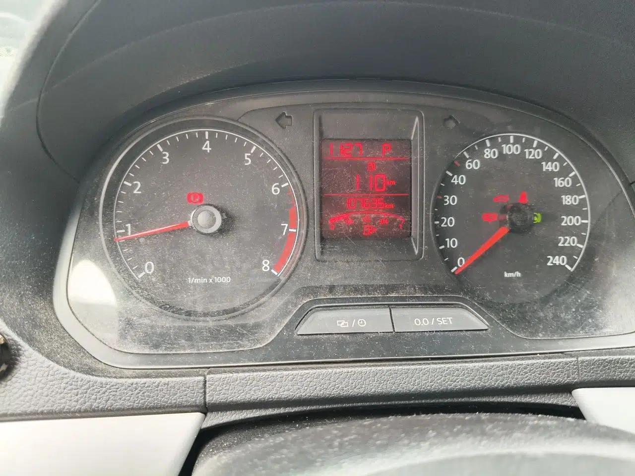 Volkswagen Jetta 2015 Value Edition 1.6L Automatic Comfort Version — миниатюра 10