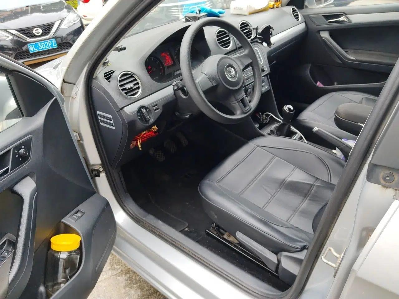 Volkswagen Jetta 2015 1.6L Manual Comfort Model — миниатюра 13