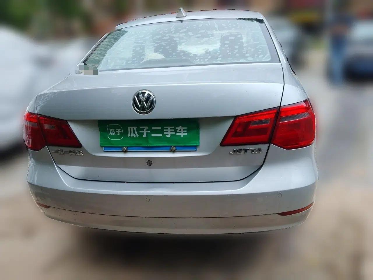 Volkswagen Jetta 2015 1.6L Manual Comfort Model — миниатюра 3