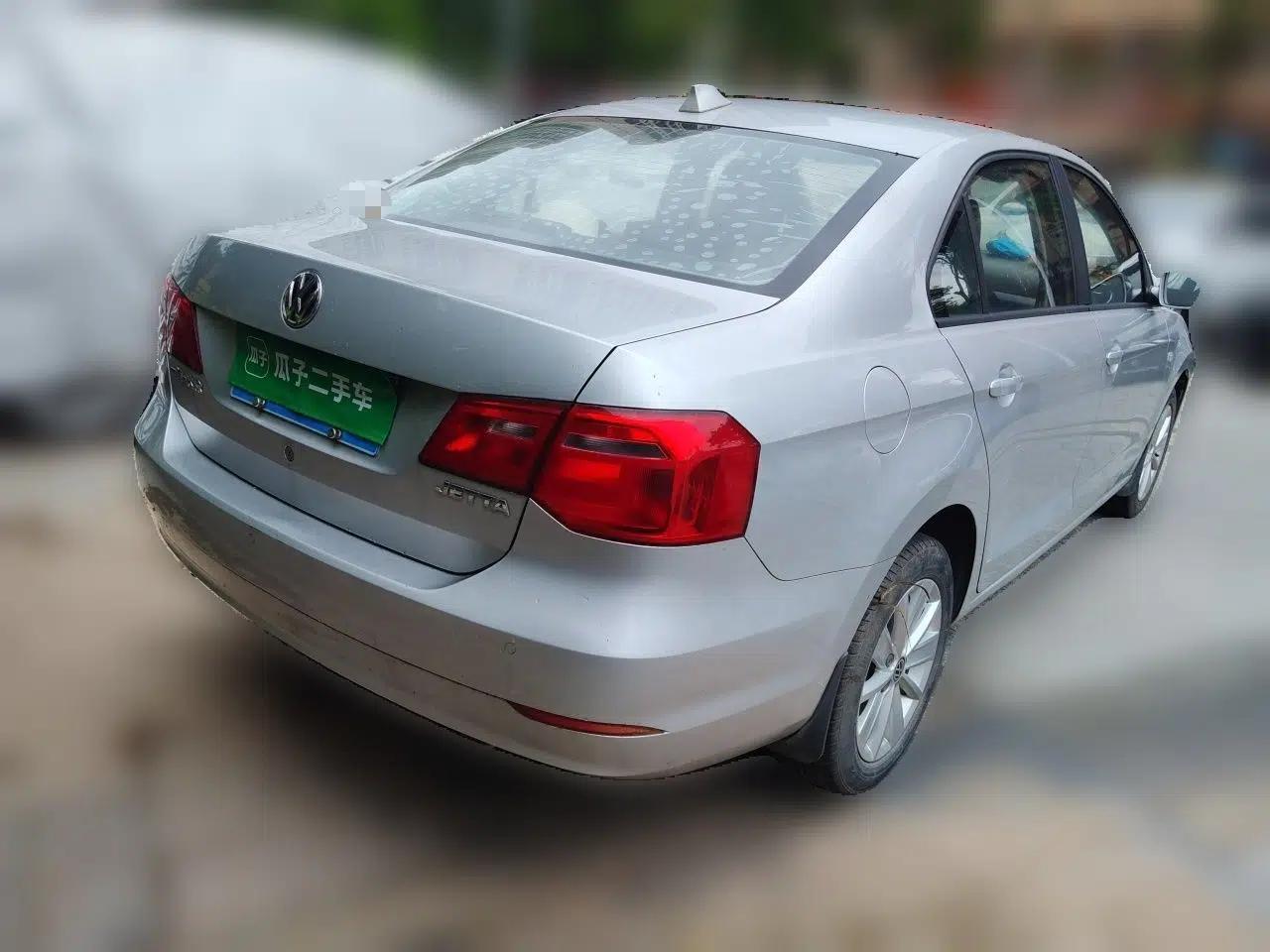 Volkswagen Jetta 2015 1.6L Manual Comfort Model — миниатюра 4