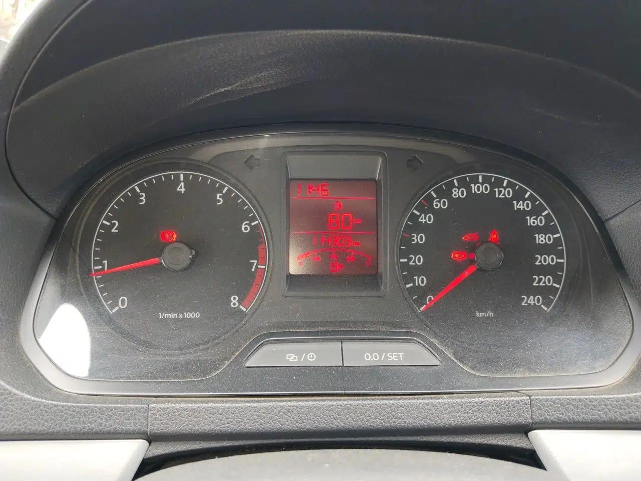 Volkswagen Jetta 2015 1.6L Manual Comfort Model — миниатюра 8