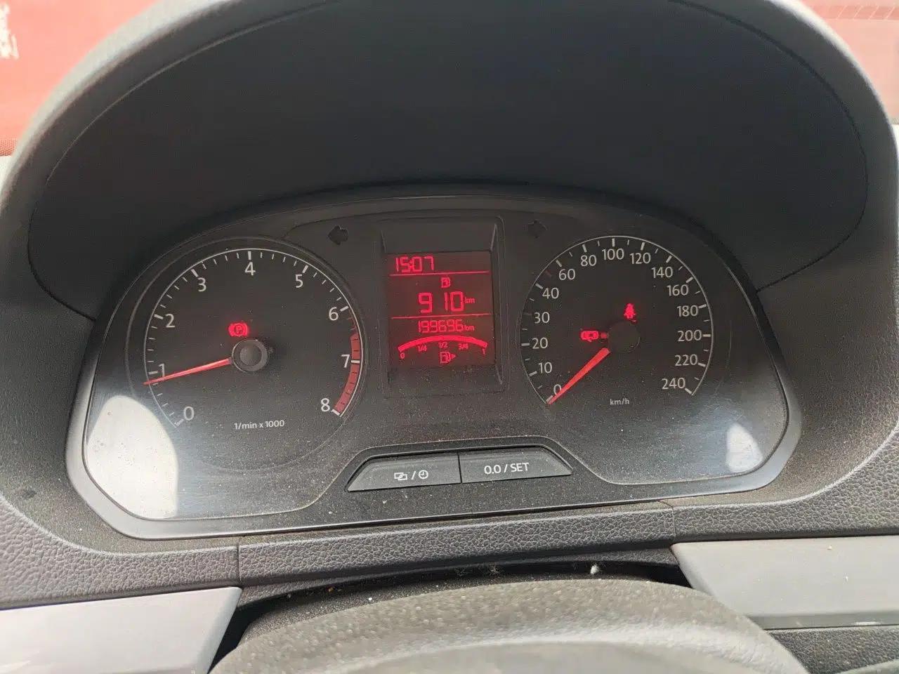 Volkswagen Jetta 2013 1.6L Manual Comfort Model — миниатюра 11