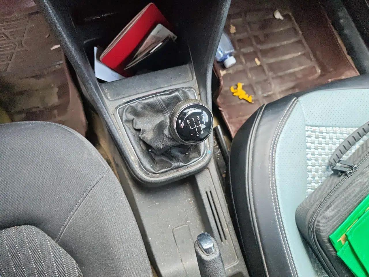 Volkswagen Jetta 2013 1.6L Manual Comfort Model — миниатюра 14