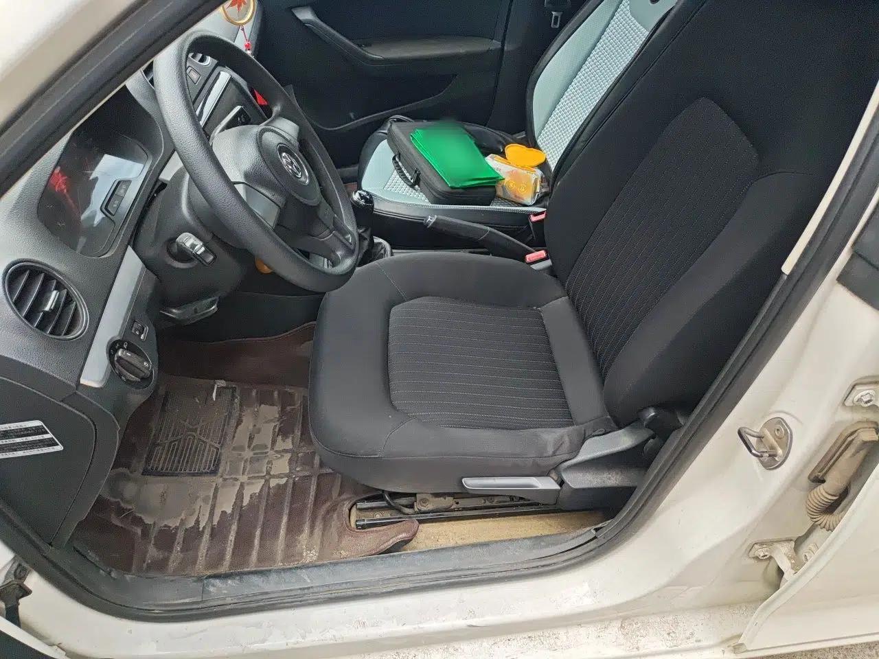 Volkswagen Jetta 2013 1.6L Manual Comfort Model — миниатюра 15