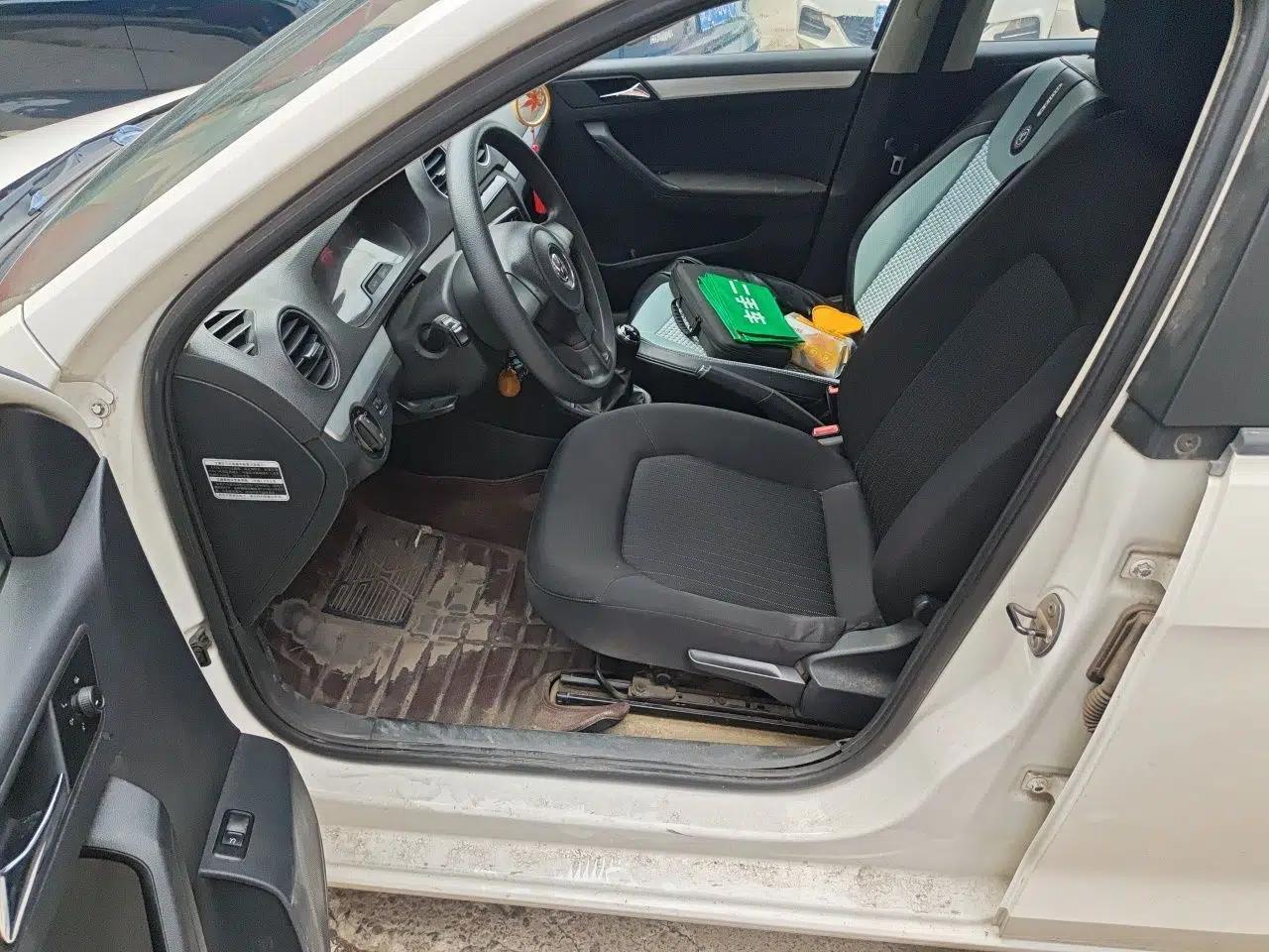 Volkswagen Jetta 2013 1.6L Manual Comfort Model — миниатюра 16