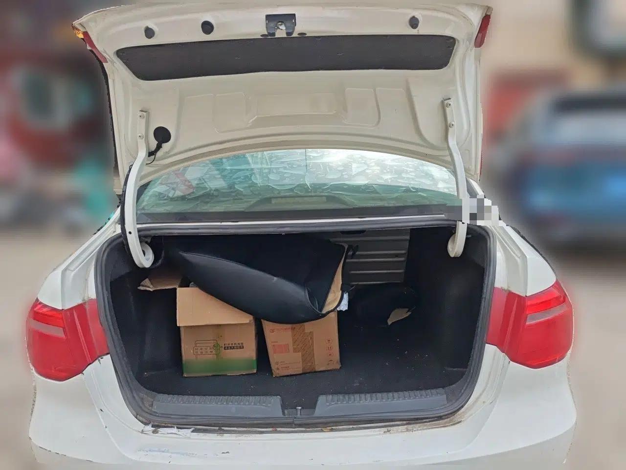 Volkswagen Jetta 2013 1.6L Manual Comfort Model — миниатюра 19