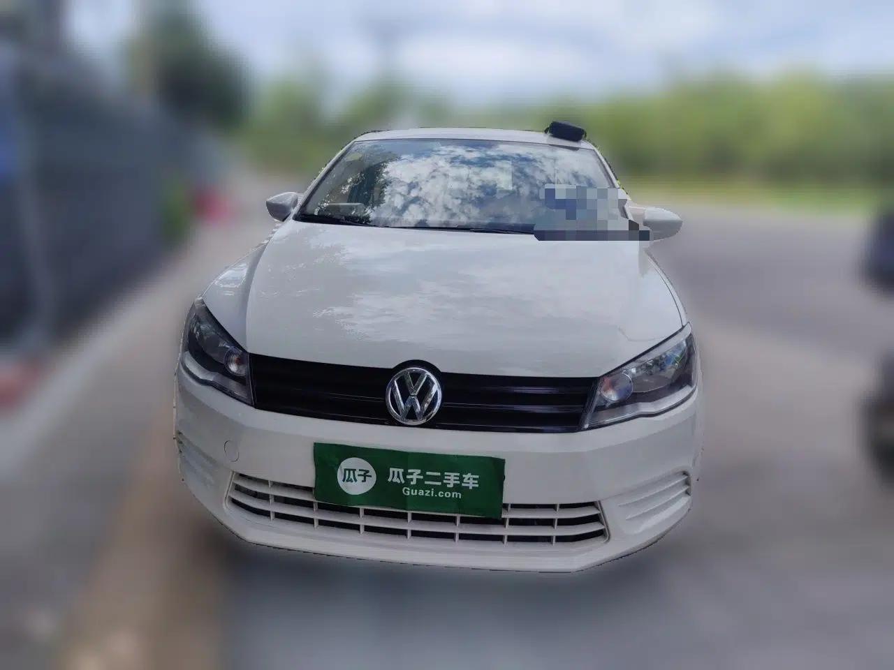Volkswagen Jetta 2015 Value Edition 1.6L Manual Fashionable Style — миниатюра 2