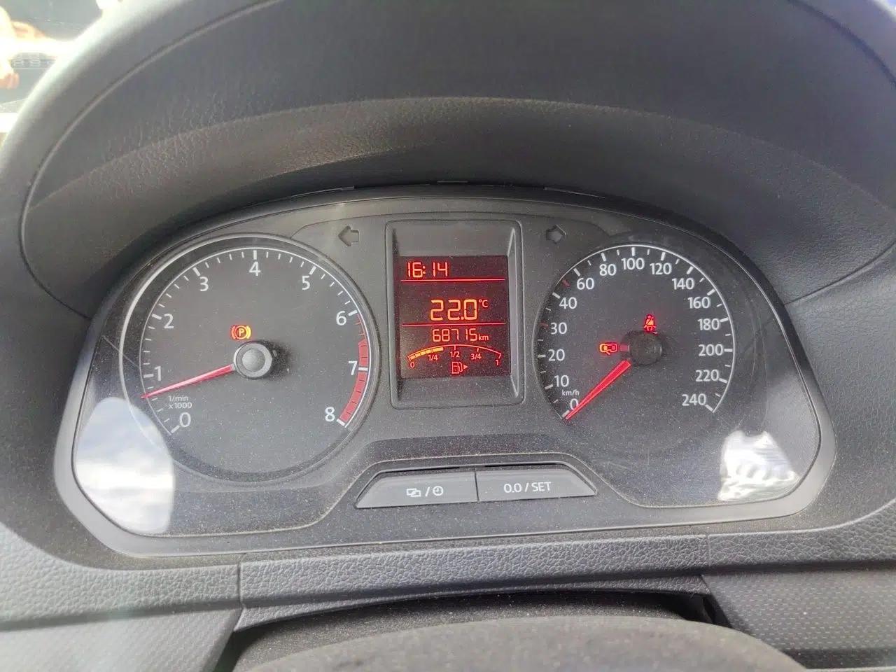 Volkswagen Jetta 2015 Value Edition 1.6L Manual Fashionable Style — миниатюра 11