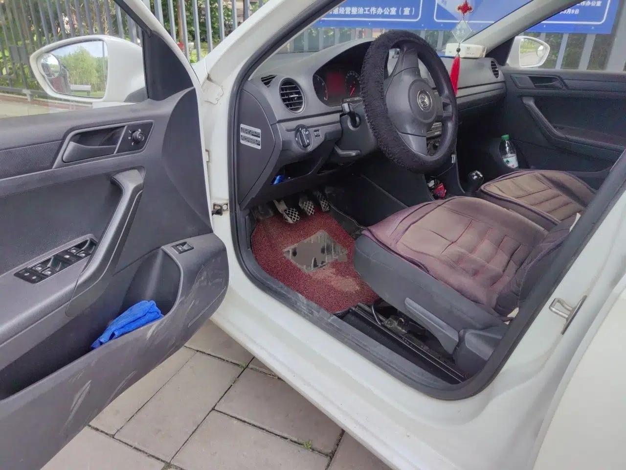 Volkswagen Jetta 2015 Value Edition 1.6L Manual Fashionable Style — миниатюра 16