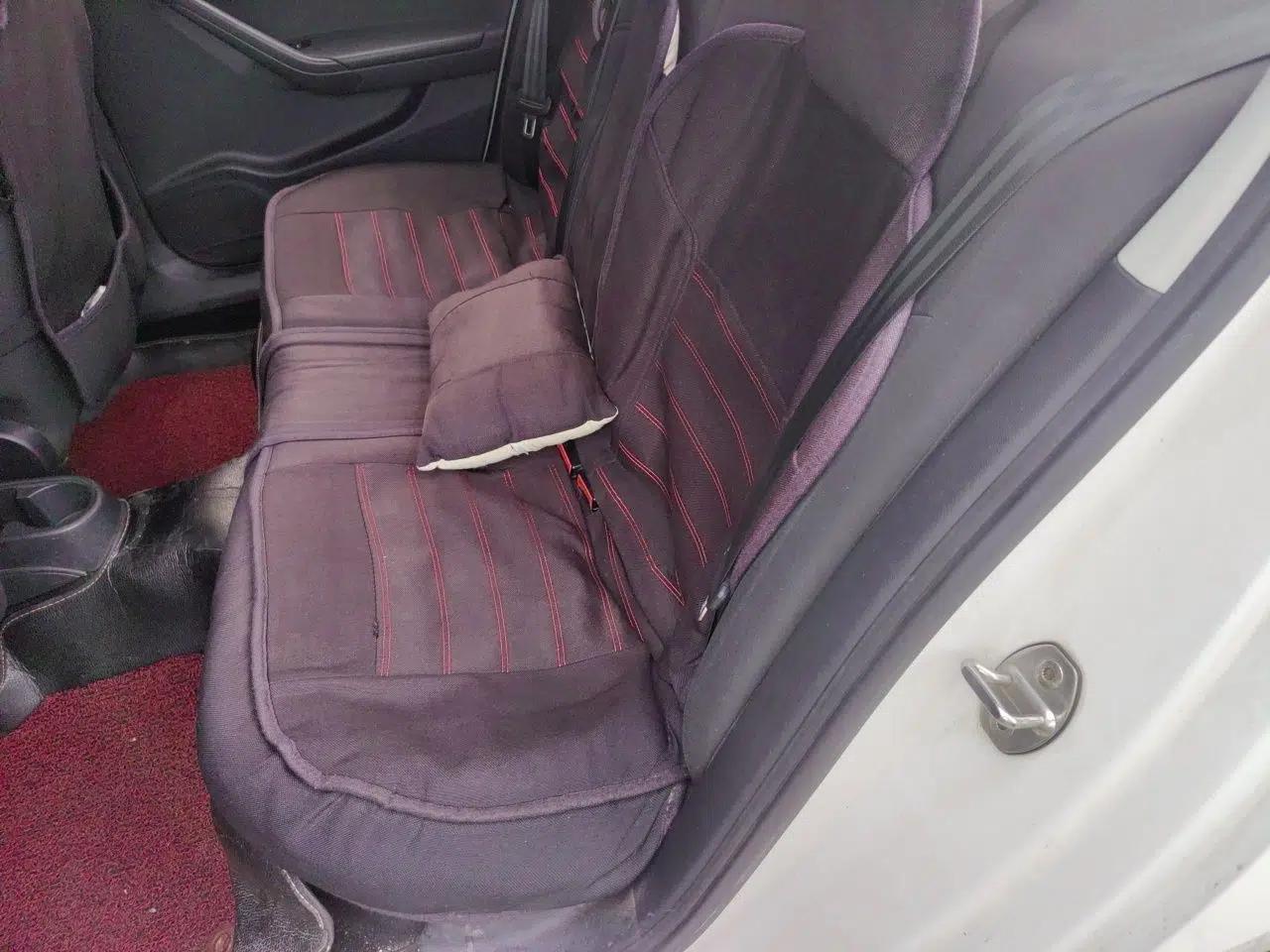 Volkswagen Jetta 2015 Value Edition 1.6L Manual Fashionable Style — миниатюра 17