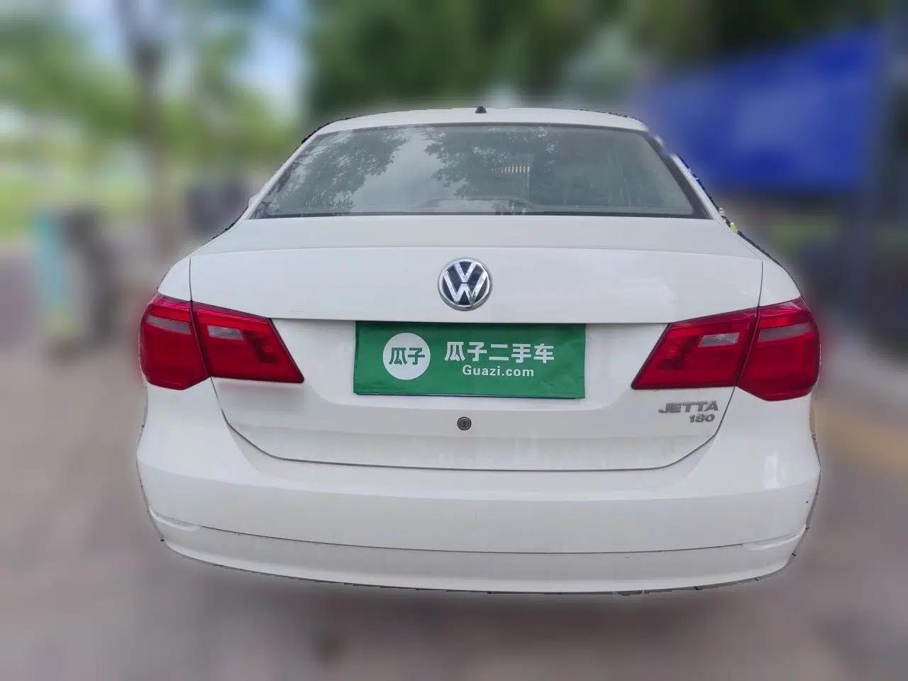 Volkswagen Jetta 2015 Value Edition 1.6L Manual Fashionable Style — миниатюра 5