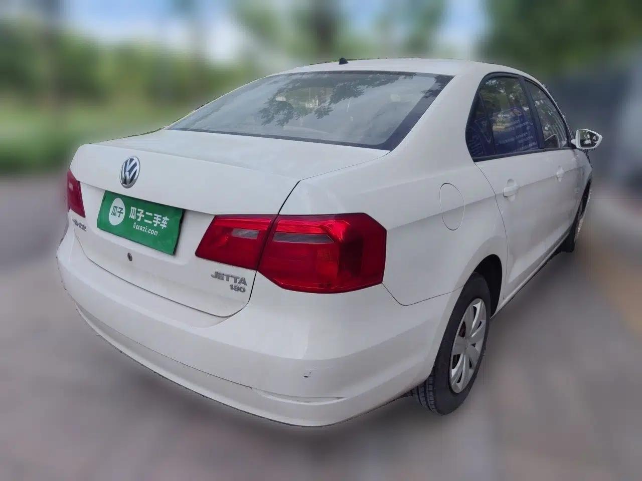 Volkswagen Jetta 2015 Value Edition 1.6L Manual Fashionable Style — миниатюра 6