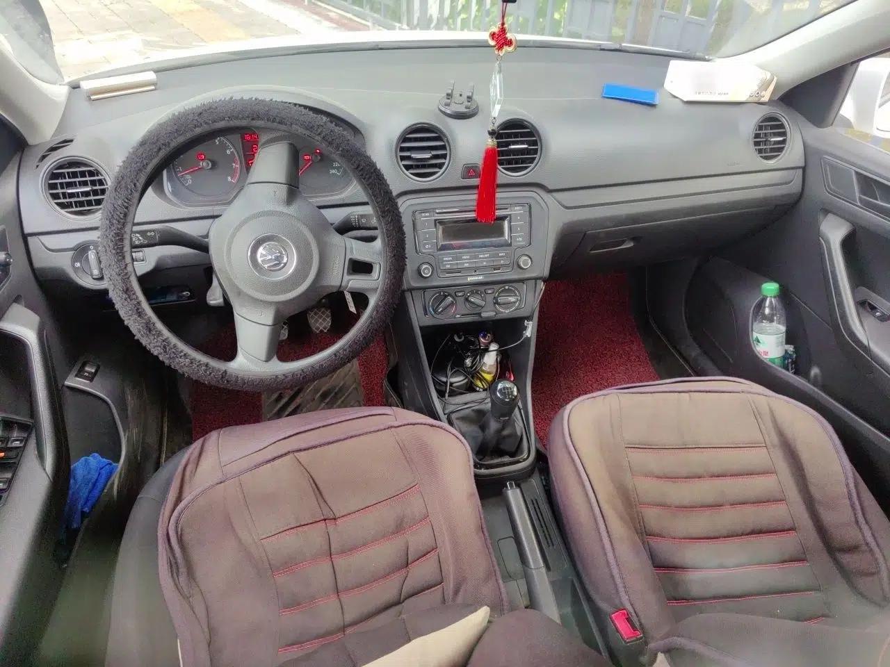 Volkswagen Jetta 2015 Value Edition 1.6L Manual Fashionable Style — миниатюра 9