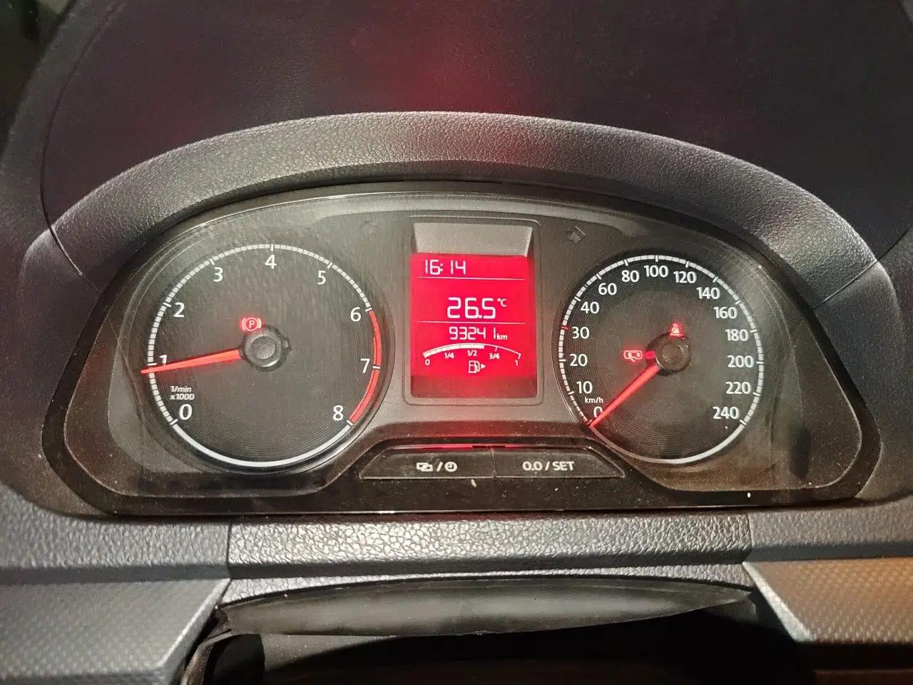 Volkswagen Jetta 2017 1.4L Manual Fashion Edition — миниатюра 11
