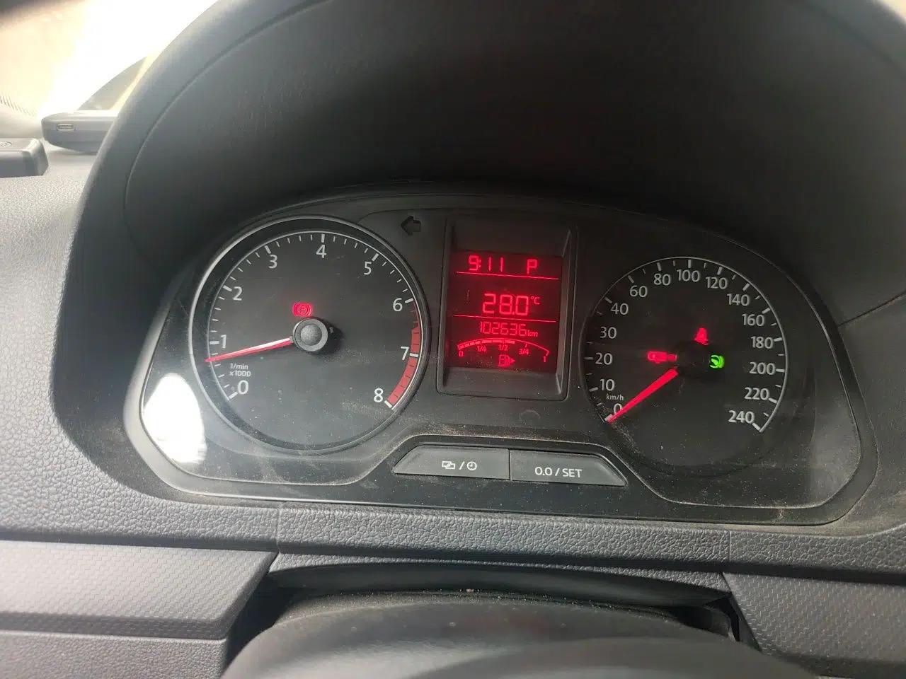 Volkswagen Jetta 2015 Value Edition 1.6L Automatic Fashion Version — миниатюра 11