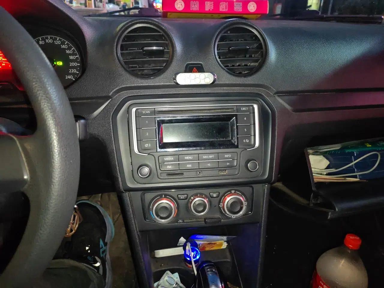 Volkswagen Jetta 2013 1.6L Automatic Fashion Model — миниатюра 13